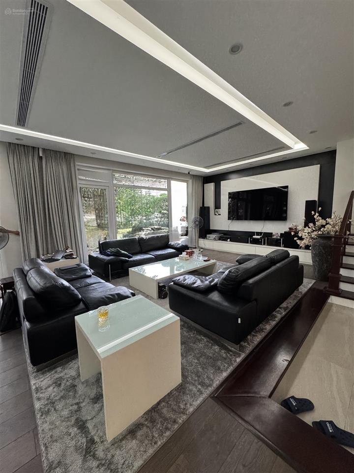 Cho thuê bt đơn lập 400m2 vinhomes riverside 0981 839 ***