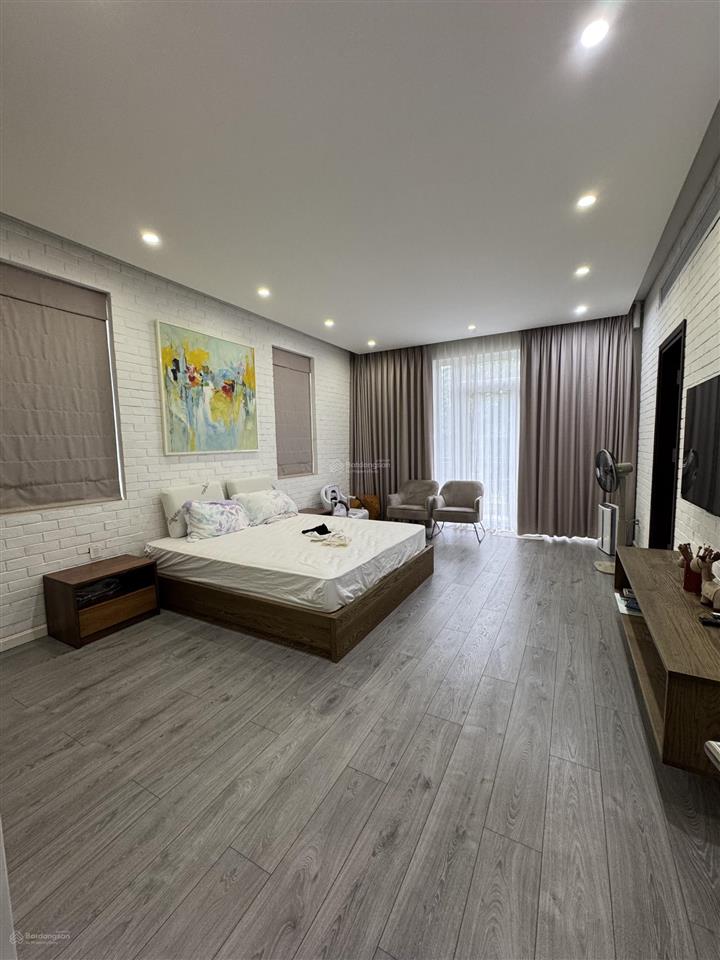 Cho thuê bt đơn lập 400m2 vinhomes riverside 0981 839 ***
