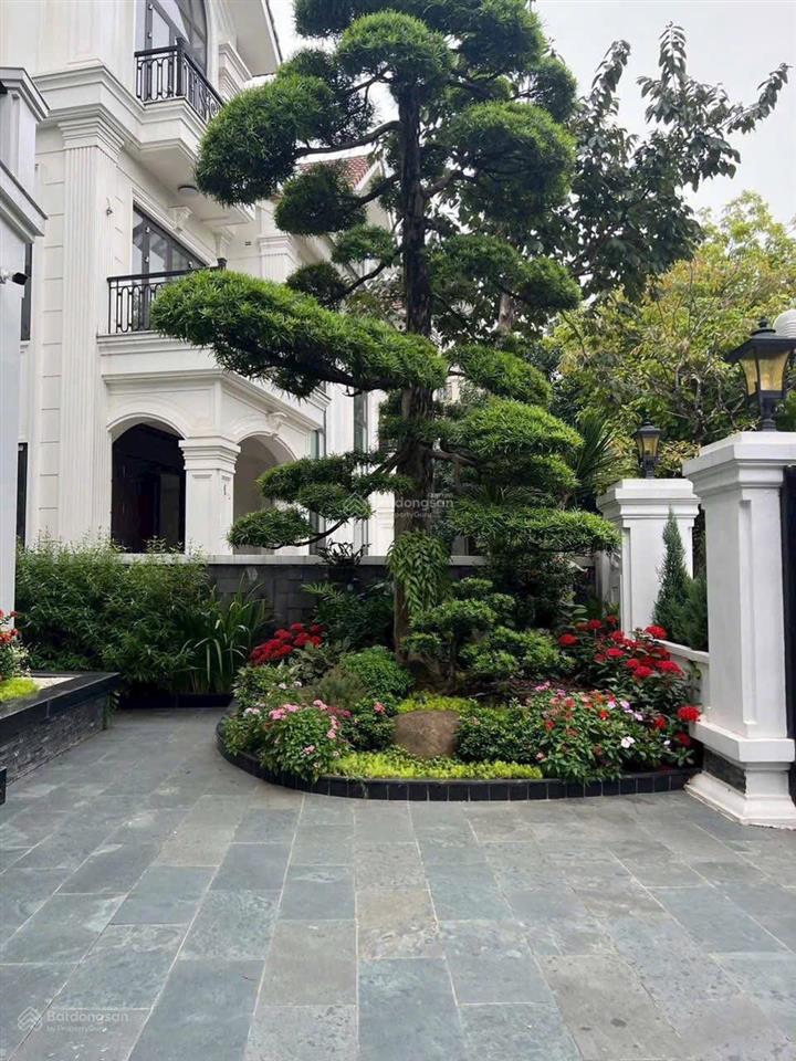 Cho thuê bt đơn lập 400m2 vinhomes riverside 0981 839 ***