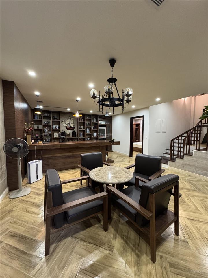 Cho thuê bt đơn lập 400m2 vinhomes riverside 0981 839 ***