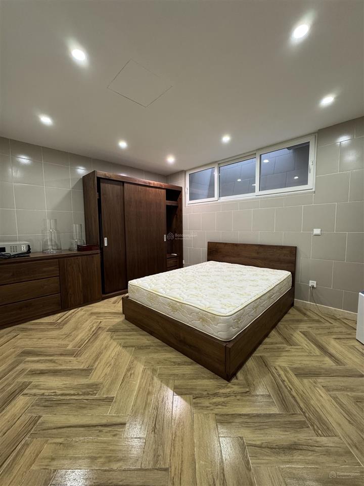 Cho thuê bt đơn lập 400m2 vinhomes riverside 0981 839 ***