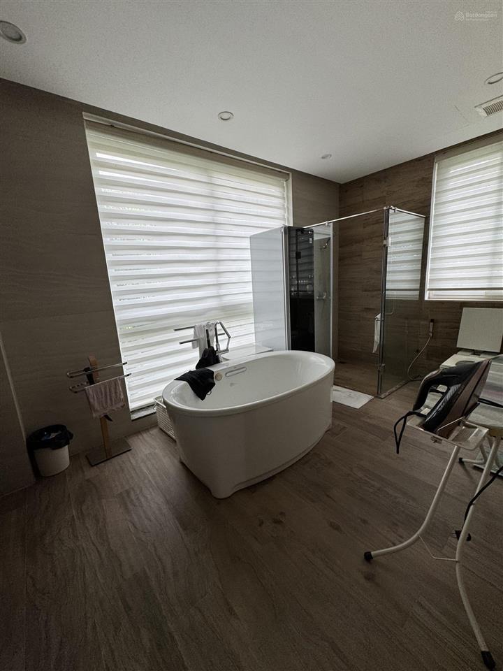Cho thuê bt đơn lập 400m2 vinhomes riverside 0981 839 ***