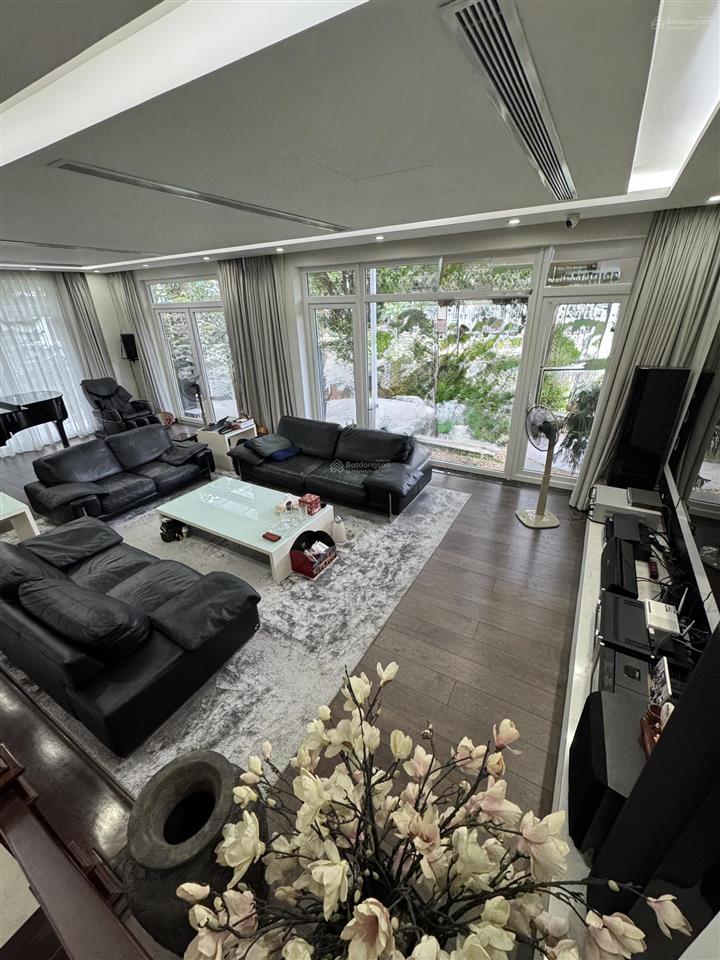 Cho thuê bt đơn lập 400m2 vinhomes riverside 0981 839 ***