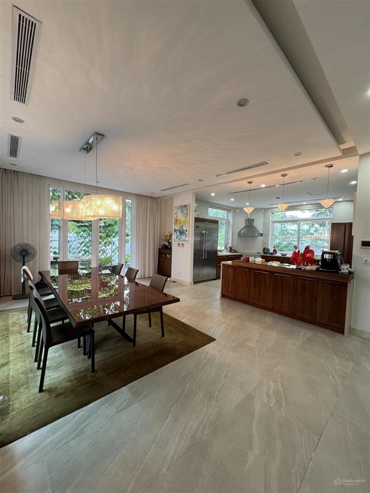 Cho thuê bt đơn lập 400m2 vinhomes riverside 0981 839 ***