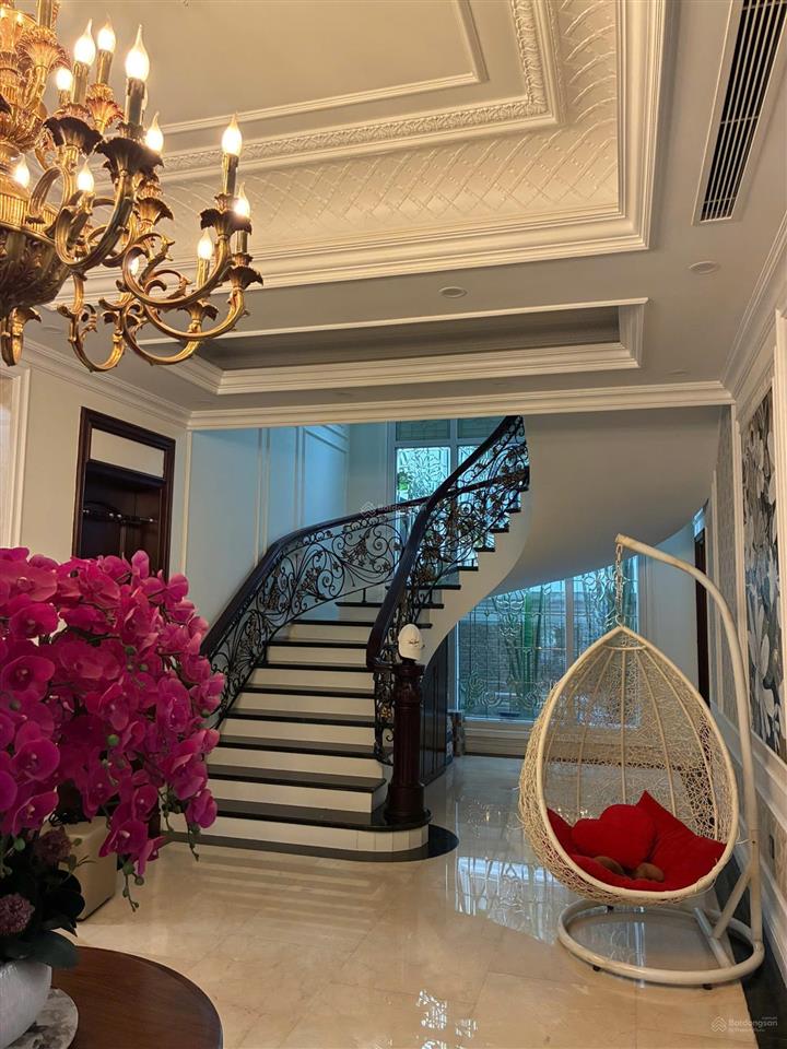 Cho thuê giá thuê thoả thuận
 biệt thự vinhomes  loại căn đơn lập
 diện tích 320m2, xâ