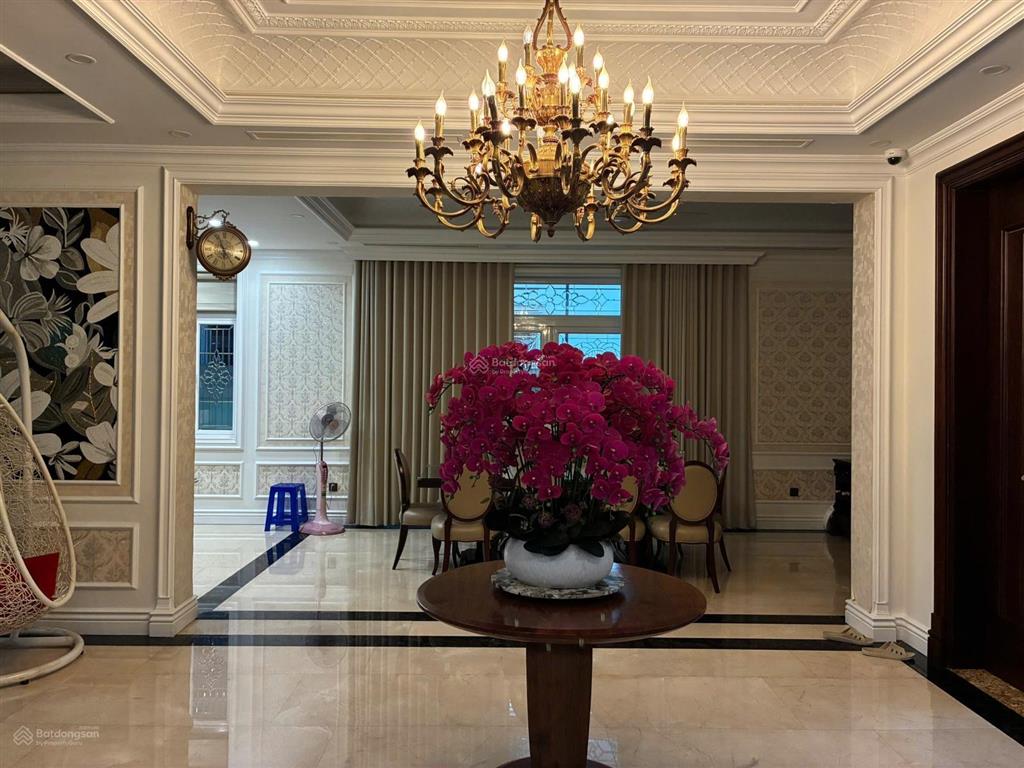 Cho thuê giá thuê thoả thuận
 biệt thự vinhomes  loại căn đơn lập
 diện tích 320m2, xâ