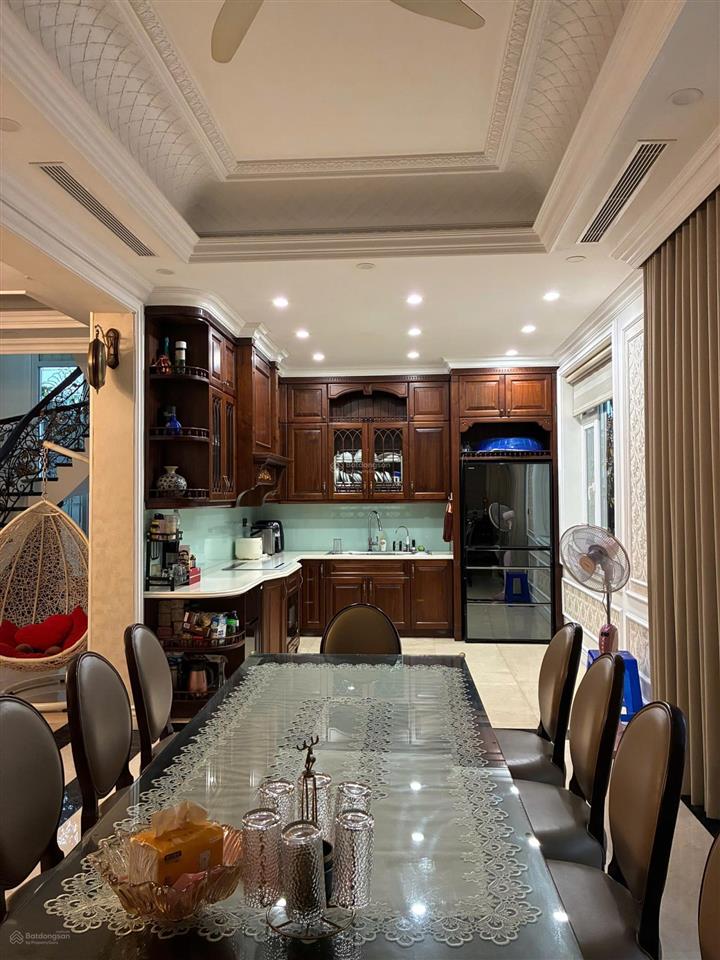 Cho thuê giá thuê thoả thuận
 biệt thự vinhomes  loại căn đơn lập
 diện tích 320m2, xâ
