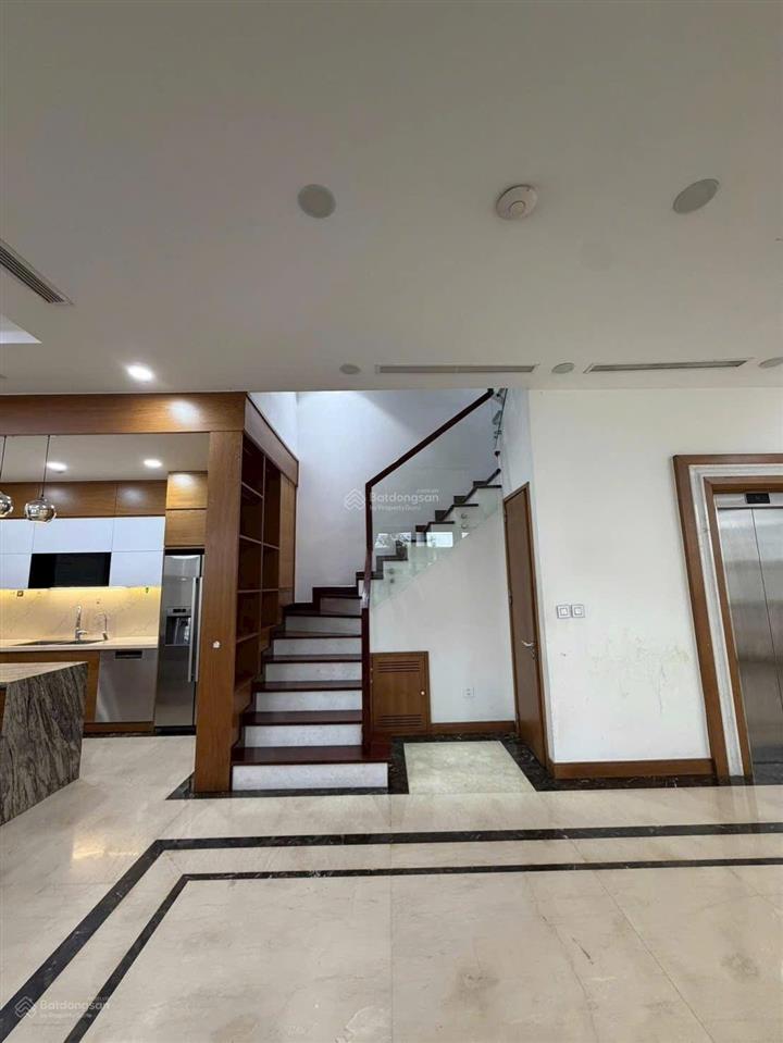 Cho thuê giá thuê 50tr/1 tháng. biệt thự vinhomes the hamony gần hồ điều hoà.0981 839 ***