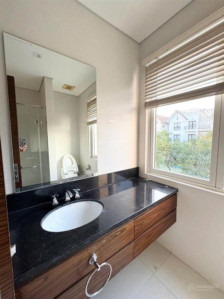 Cho thuê giá 50tr/1 tháng. bt diện tích 250m2 vinhomes riverside 0981 839 ***