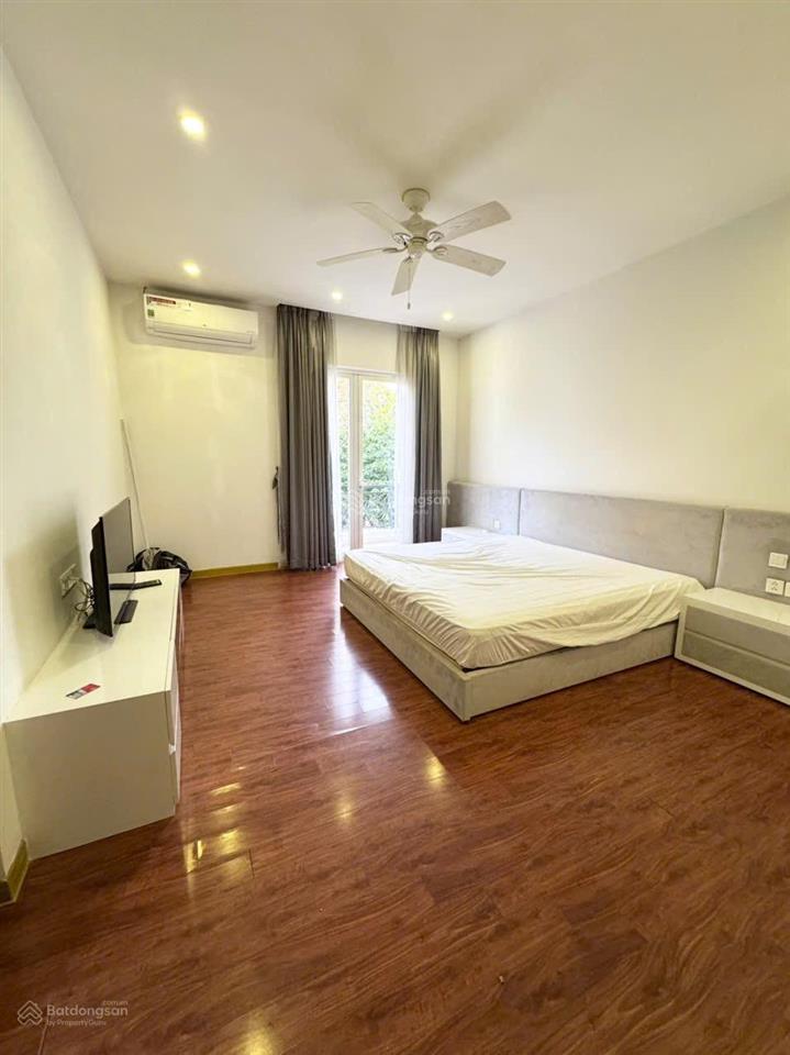 Cho thuê giá 50tr/1 tháng. bt diện tích 250m2 vinhomes riverside 0981 839 ***