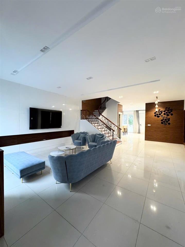 Cho thuê giá 50tr/1 tháng. bt diện tích 250m2 vinhomes riverside 0981 839 ***
