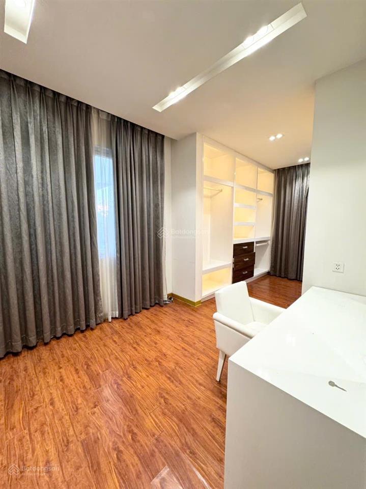 Cho thuê giá 50tr/1 tháng. bt diện tích 250m2 vinhomes riverside 0981 839 ***