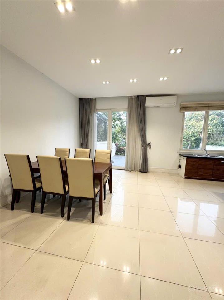 Cho thuê giá 50tr/1 tháng. bt diện tích 250m2 vinhomes riverside 0981 839 ***