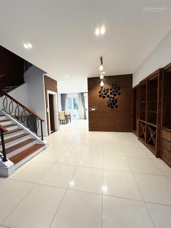 Cho thuê giá 50tr/1 tháng. bt diện tích 250m2 vinhomes riverside 0981 839 ***