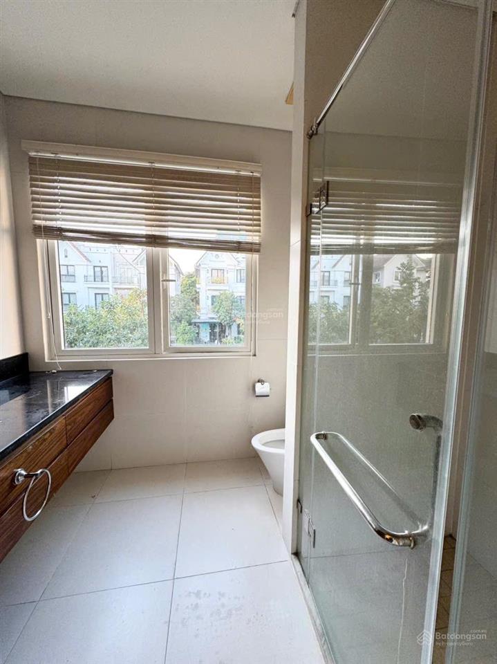 Cho thuê giá 50tr/1 tháng. bt diện tích 250m2 vinhomes riverside 0981 839 ***