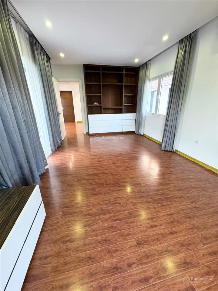 Cho thuê giá 50tr/1 tháng. bt diện tích 250m2 vinhomes riverside 0981 839 ***