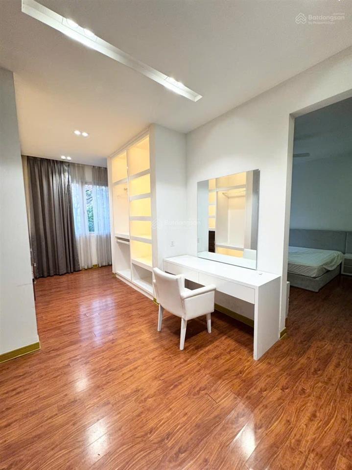 Cho thuê giá 50tr/1 tháng. bt diện tích 250m2 vinhomes riverside 0981 839 ***