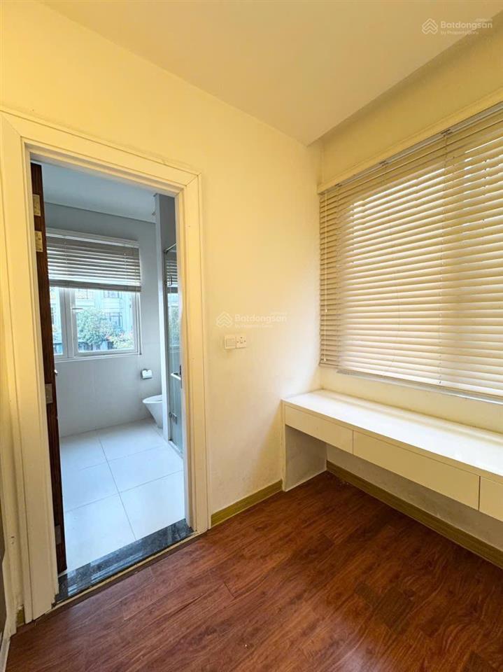 Cho thuê giá 50tr/1 tháng. bt diện tích 250m2 vinhomes riverside 0981 839 ***