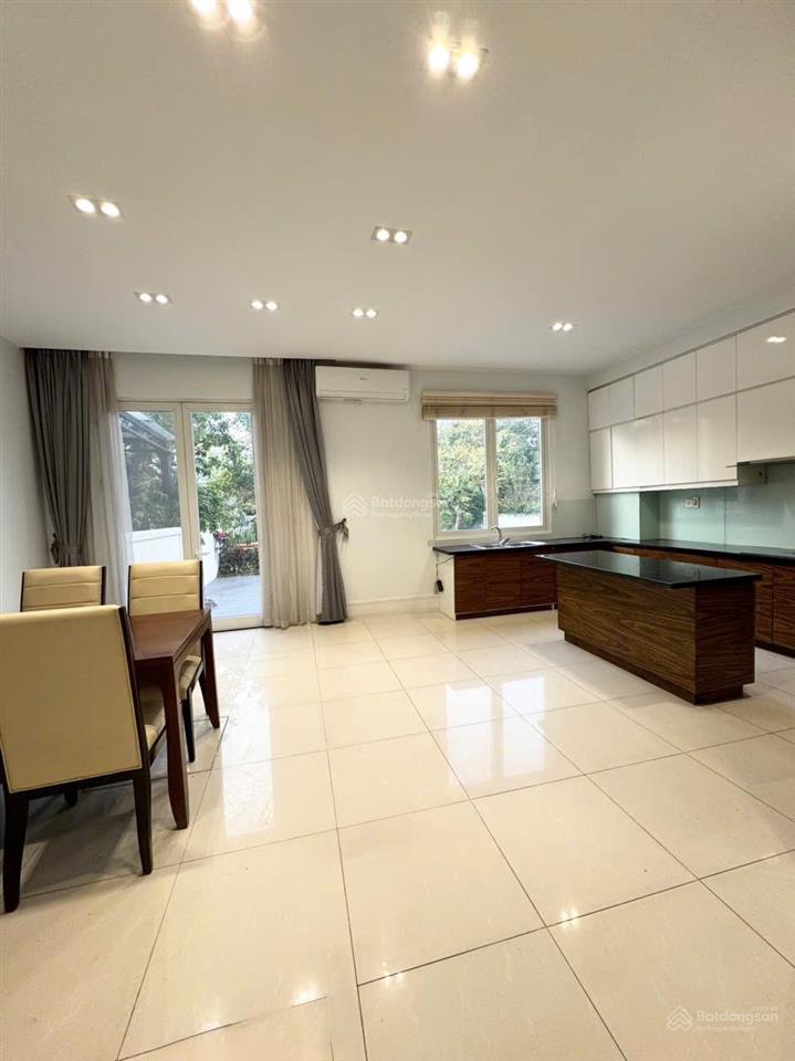 Cho thuê giá 50tr/1 tháng. bt diện tích 250m2 vinhomes riverside 0981 839 ***