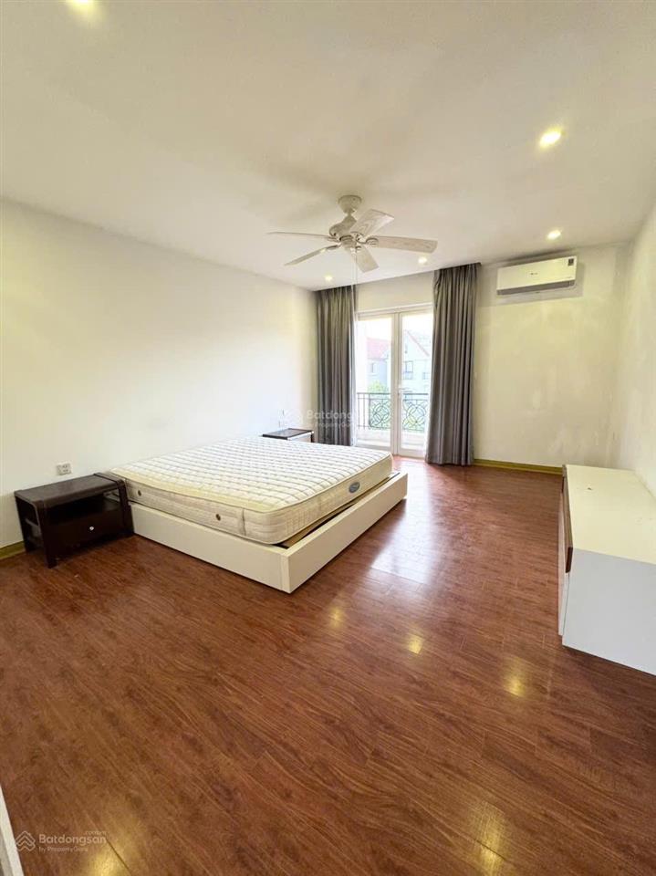 Cho thuê giá 50tr/1 tháng. bt diện tích 250m2 vinhomes riverside 0981 839 ***