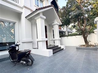 Cho thuê giá 50tr/1 tháng. bt diện tích 250m2 vinhomes riverside 0981 839 ***