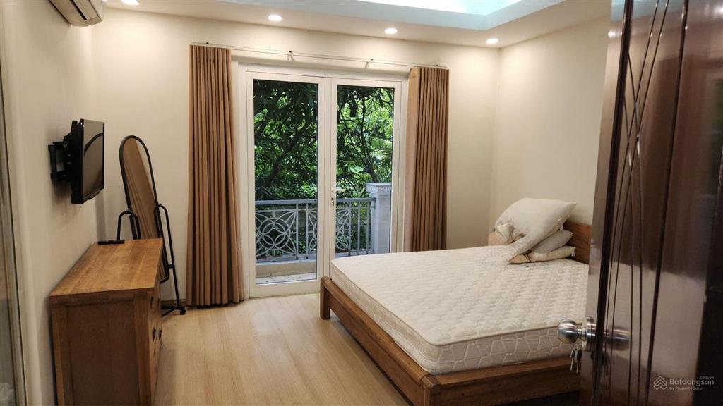 Cho thuê giá 35tr/1 tháng bt vinhomes riverside 0981 839 ***