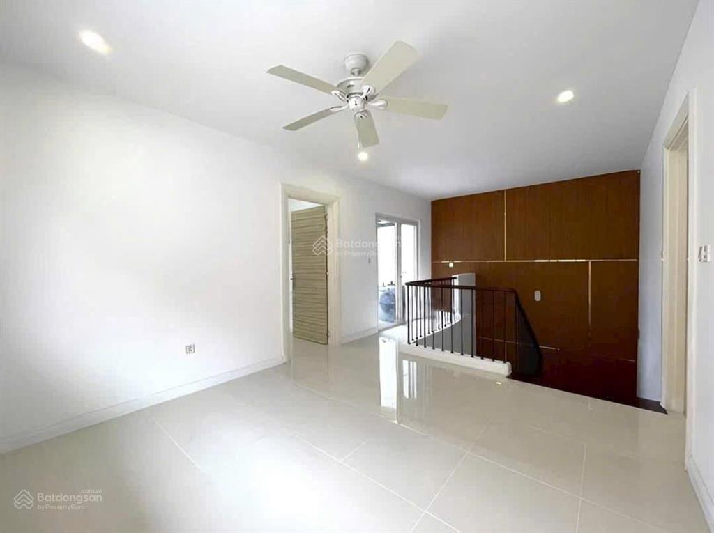 Cho thuê giá 55tr/1 tháng bt vinhomes riverside 0981 839 ***
