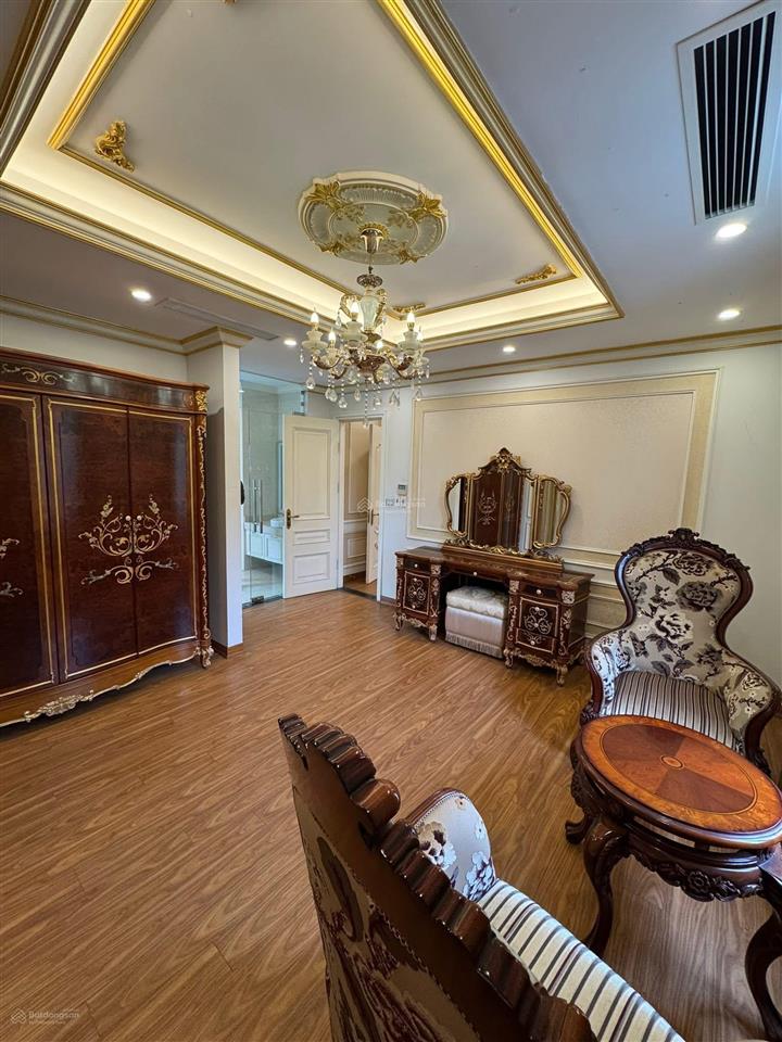 Cho thuê bt đơn lập 400m2, vinhomes riverside 0981 839 ***