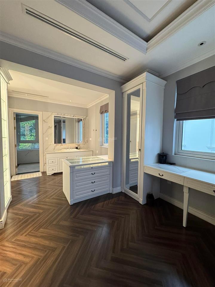 Cho thuê bt song lập diện tích 250m², có thang máy, có hầm. 0981 839 ***