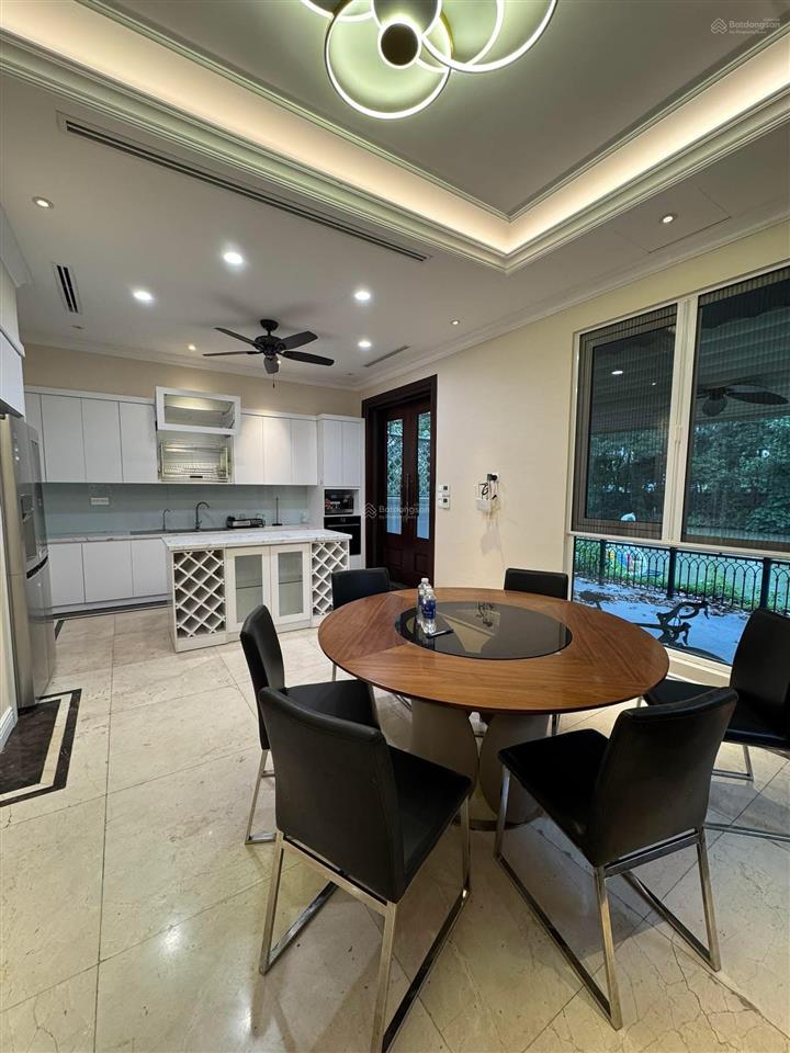 Cho thuê bt song lập diện tích 250m², có thang máy, có hầm. 0981 839 ***