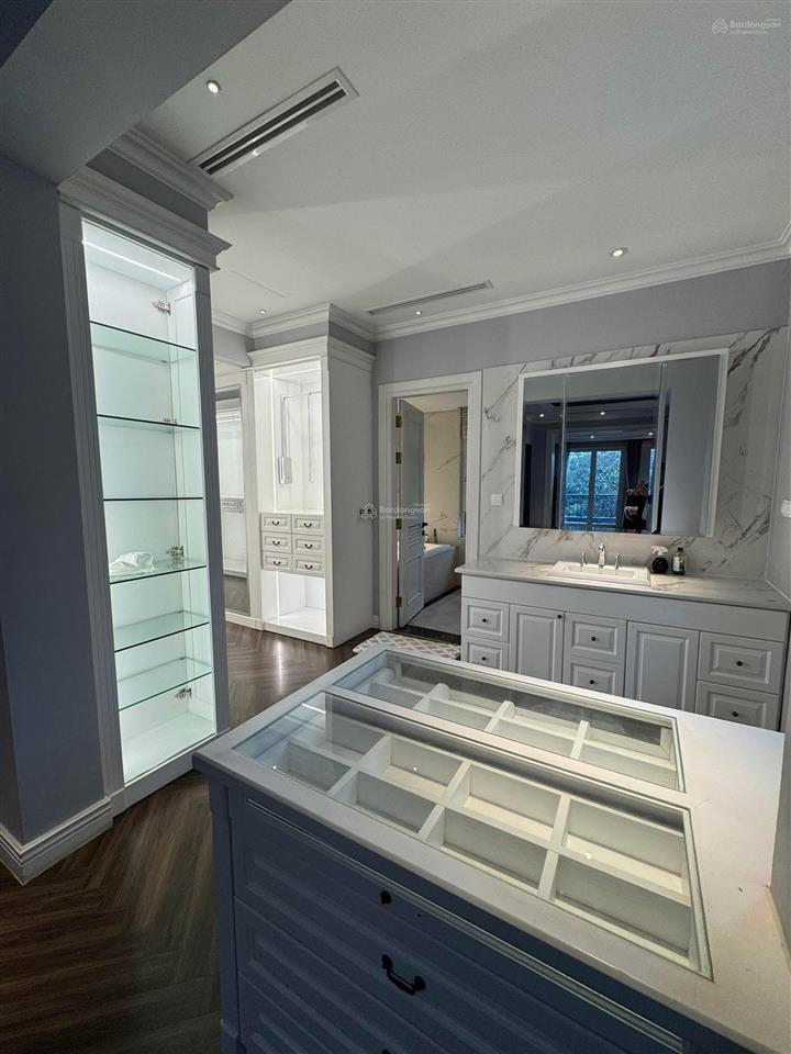 Cho thuê bt song lập diện tích 250m², có thang máy, có hầm. 0981 839 ***