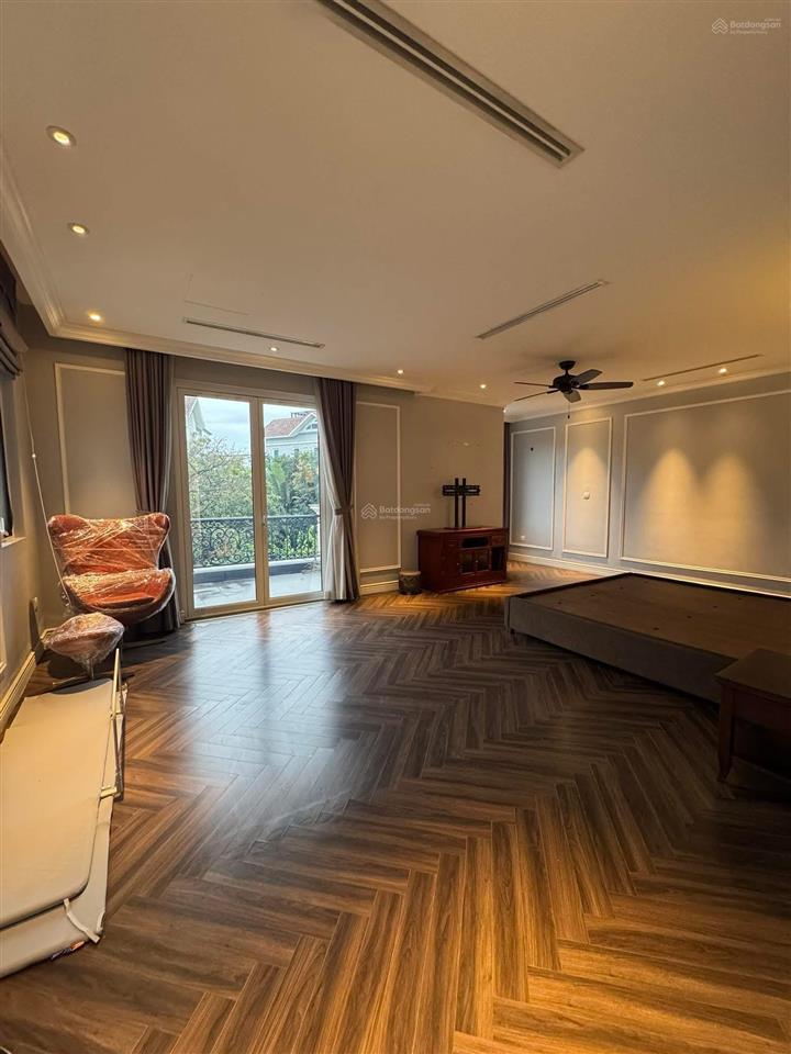 Cho thuê bt song lập diện tích 250m², có thang máy, có hầm. 0981 839 ***