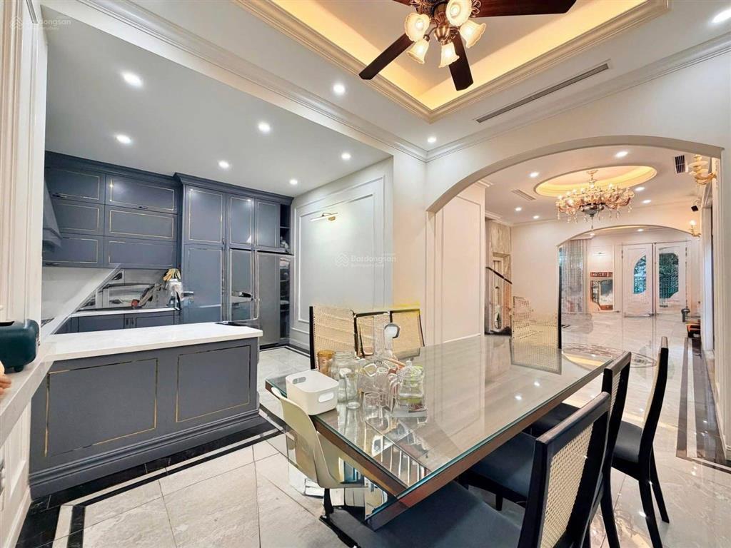 Cho thuê bt song lập diện tích 250m², có thang máy, có hầm. 0981 839 ***