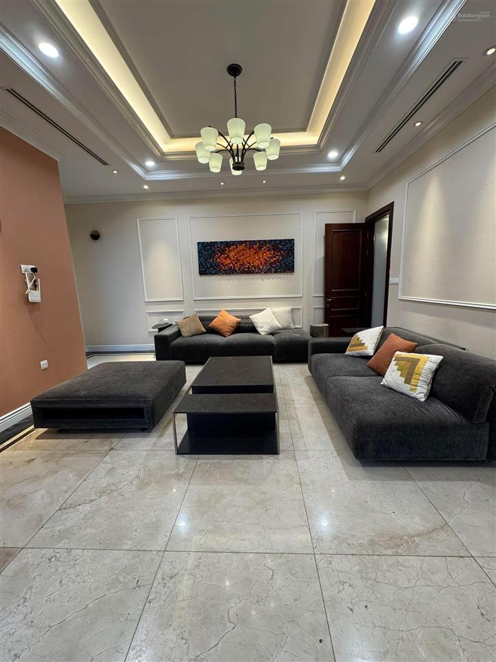 Cho thuê bt song lập diện tích 250m², có thang máy, có hầm. 0981 839 ***