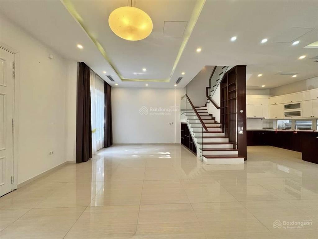 Cho thuê 33 triệu/1 tháng căn không nội thất. vinhomes riverside 0981 839 ***