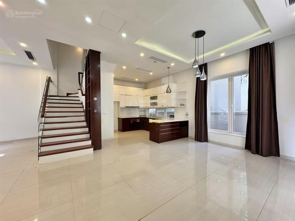 Cho thuê 33 triệu/1 tháng căn không nội thất. vinhomes riverside 0981 839 ***