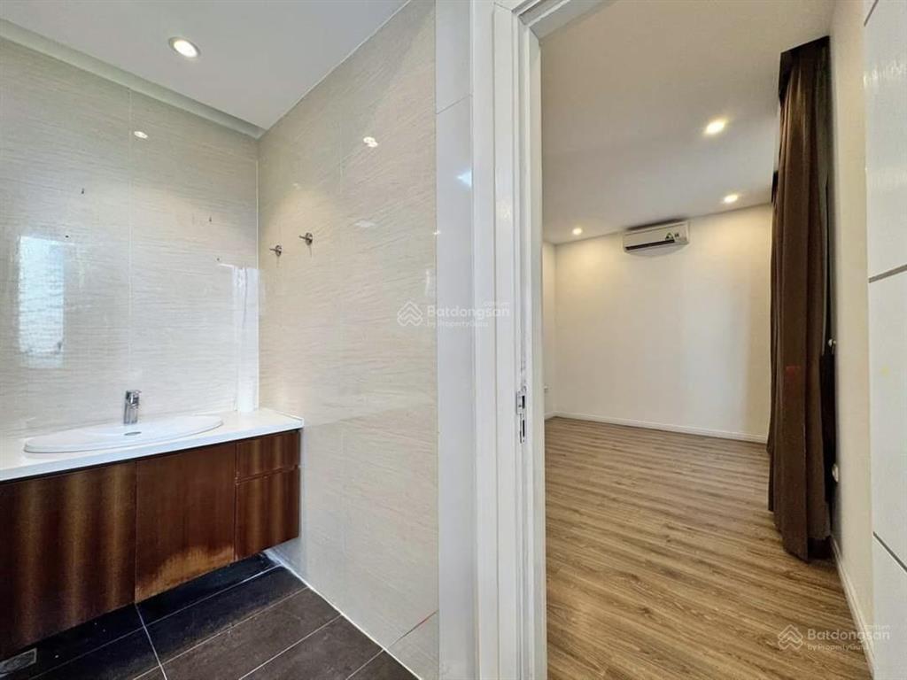 Cho thuê 33 triệu/1 tháng căn không nội thất. vinhomes riverside 0981 839 ***