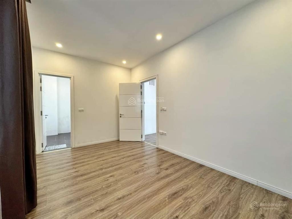 Cho thuê 33 triệu/1 tháng căn không nội thất. vinhomes riverside 0981 839 ***