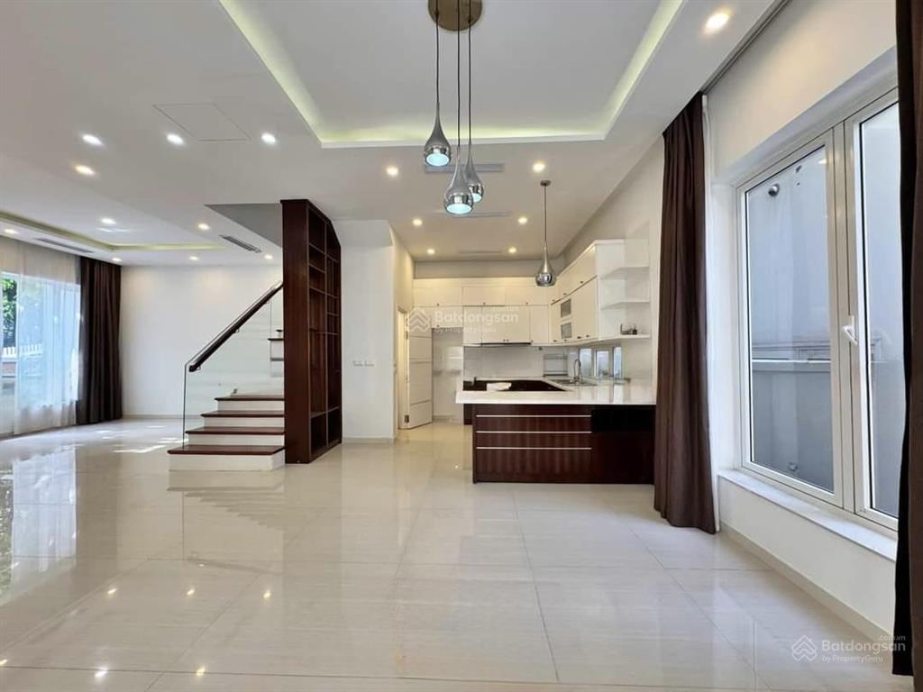 Cho thuê 33 triệu/1 tháng căn không nội thất. vinhomes riverside 0981 839 ***
