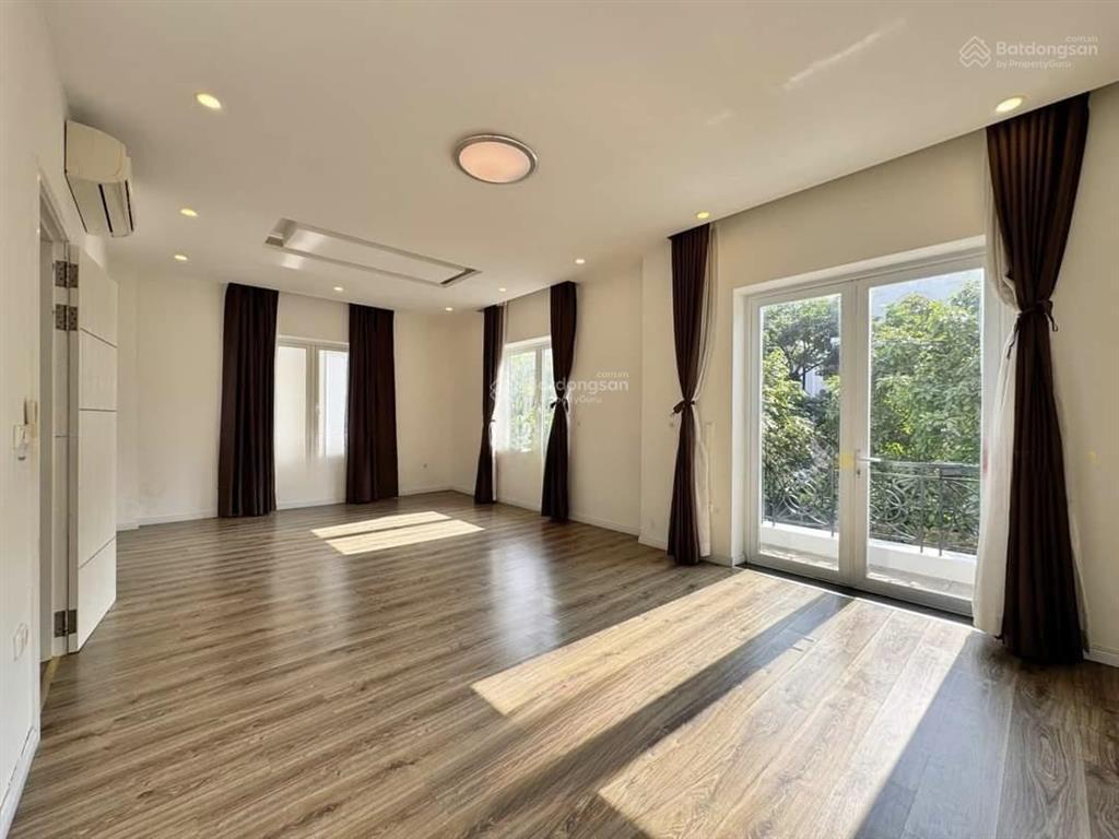 Cho thuê 33 triệu/1 tháng căn không nội thất. vinhomes riverside 0981 839 ***