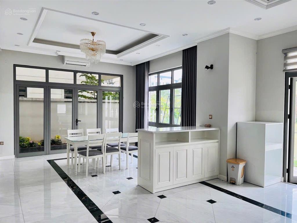 Cho thuê bt đơn lập 345m² có 5 phòng ngủ vinhomes riverside 0981 839 ***