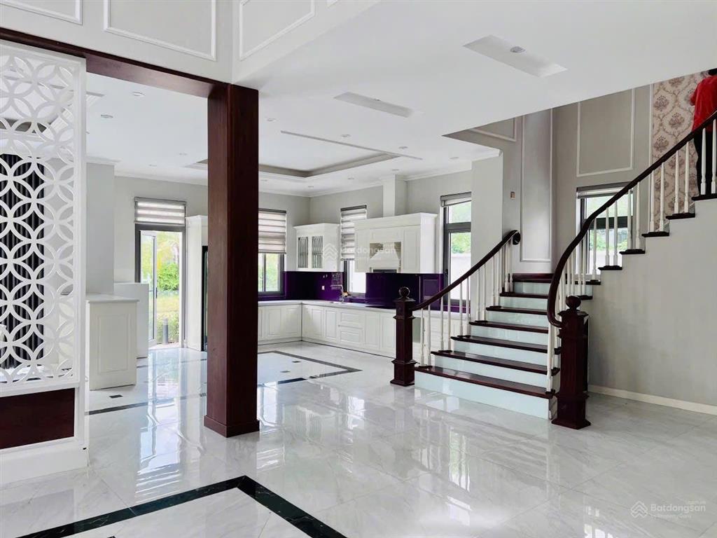 Cho thuê bt đơn lập 345m² có 5 phòng ngủ vinhomes riverside 0981 839 ***