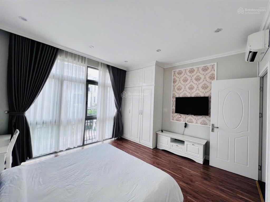 Cho thuê bt đơn lập 345m² có 5 phòng ngủ vinhomes riverside 0981 839 ***