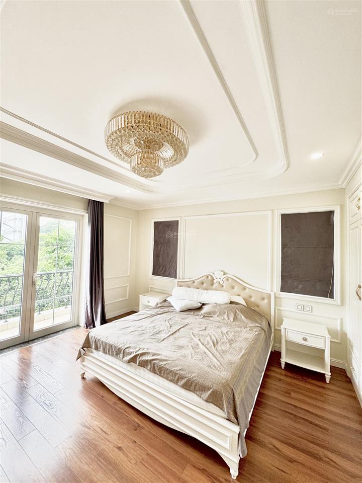 Cho thuê bt đơn lập 300m2 vinhomes riverside  0981 839 ***