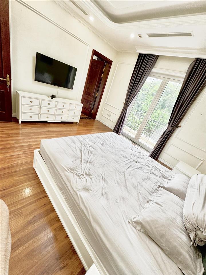 Cho thuê bt đơn lập 300m2 vinhomes riverside  0981 839 ***