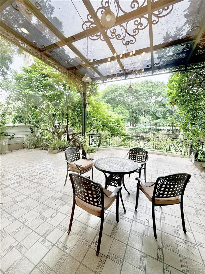 Cho thuê bt đơn lập 300m2 vinhomes riverside  0981 839 ***