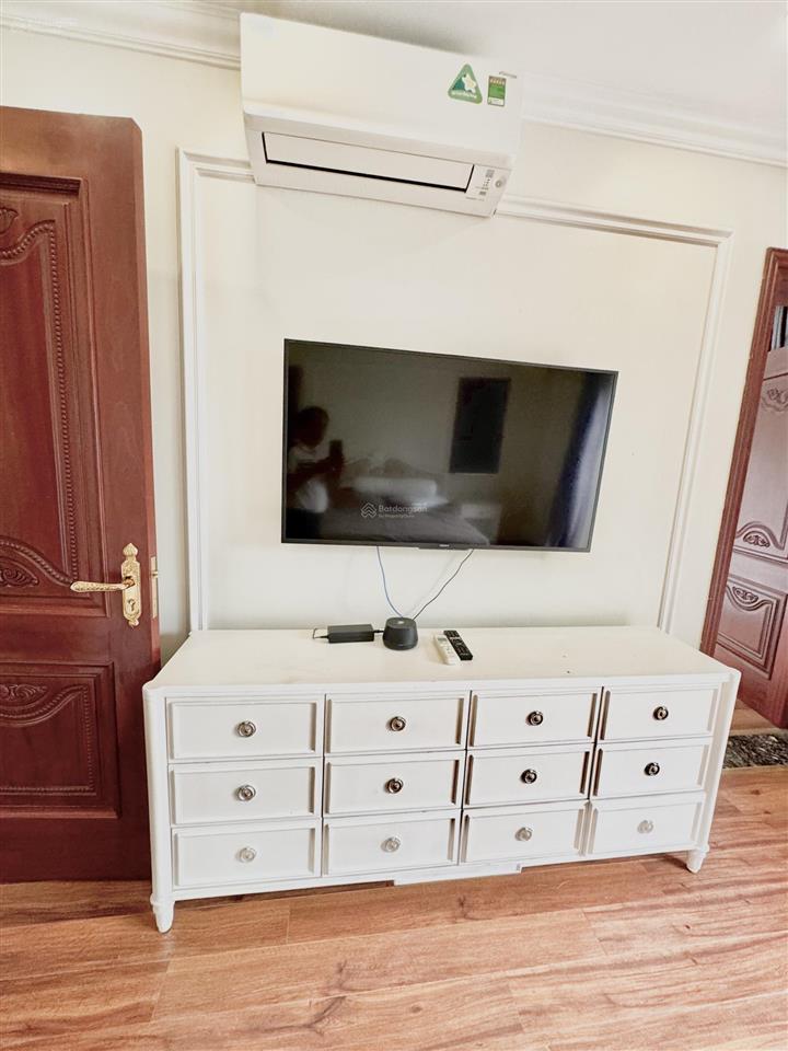 Cho thuê bt đơn lập 300m2 vinhomes riverside  0981 839 ***