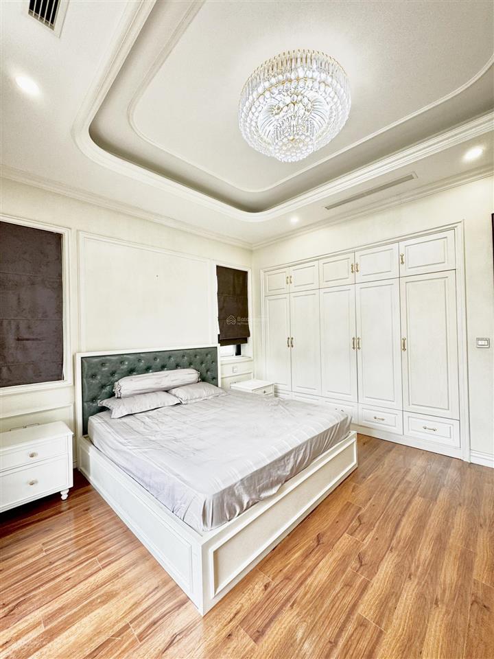 Cho thuê bt đơn lập 300m2 vinhomes riverside  0981 839 ***