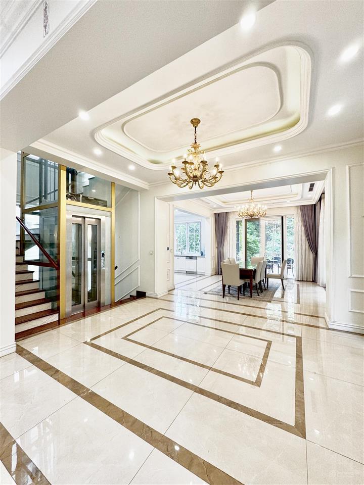 Cho thuê bt đơn lập 300m2 vinhomes riverside  0981 839 ***