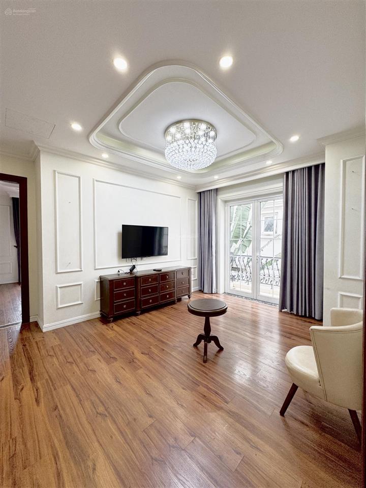 Cho thuê bt đơn lập 300m2 vinhomes riverside  0981 839 ***